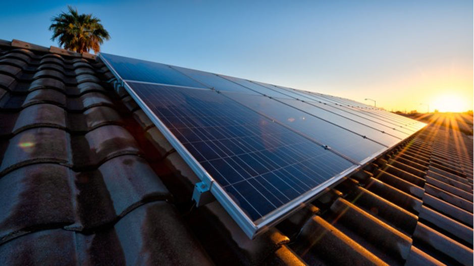 panel solar sobre tejado | solar panel on rooftop